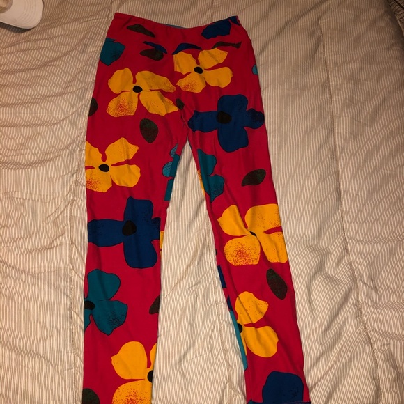 LulaRoe red floral leggings - Picture 2 of 8